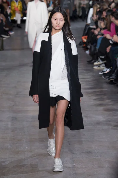 Look 25